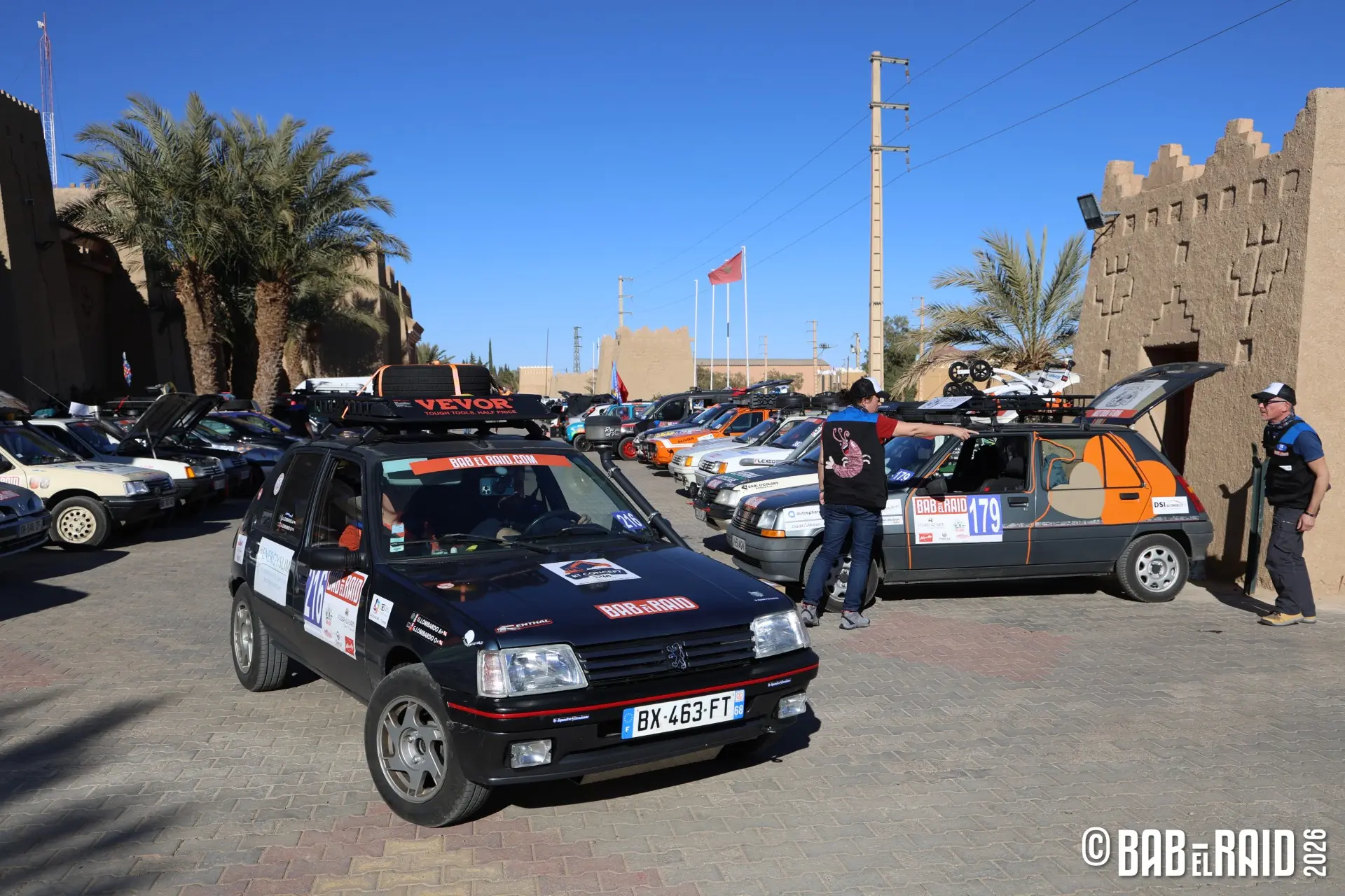 Arriver dans le désert : un premier défi réussi haut la main par les équipages